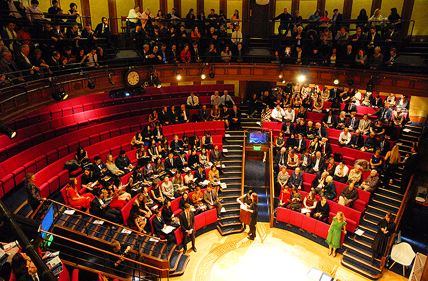 remise des diplômes à la Gem-A à Londres